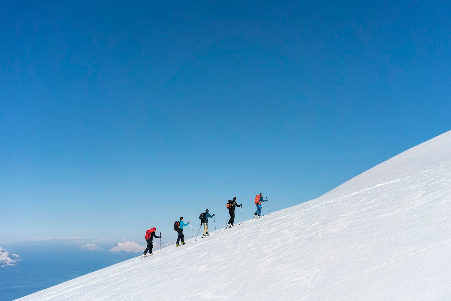 Come perfezionare la tecnica di carving sulle piste alpine